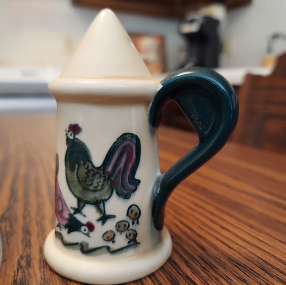 Salt & Pepper Set Homestead Provincial, Metlox-Poppytrail - Picture 7 of 7